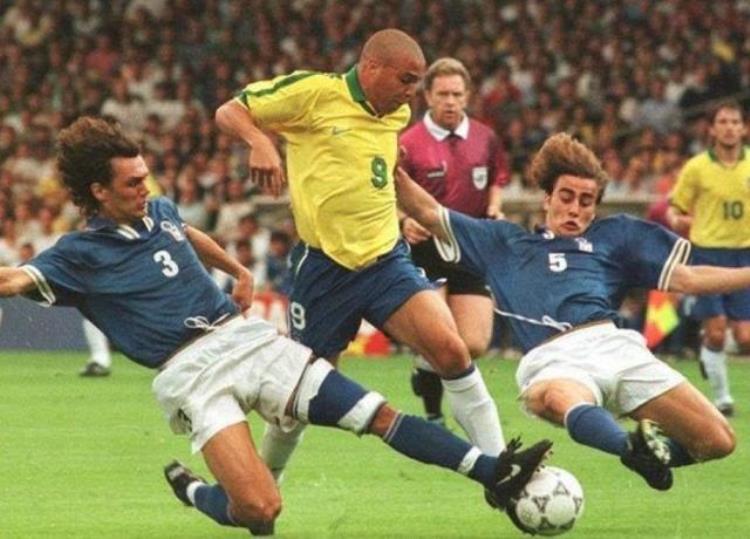 罗纳尔多是足球第一人吗「罗纳尔多国际足坛的第一个真正的全球巨星」