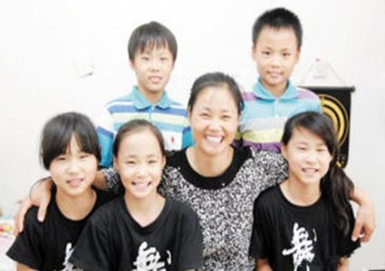 中国首例五胞胎真人奥运五福娃妈妈却坦言如果重选一个不要
