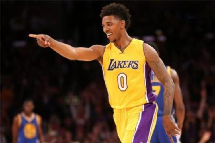 谐星打NBA靠逗比吸粉无数跟科比打嘴炮抢断队友投进绝杀