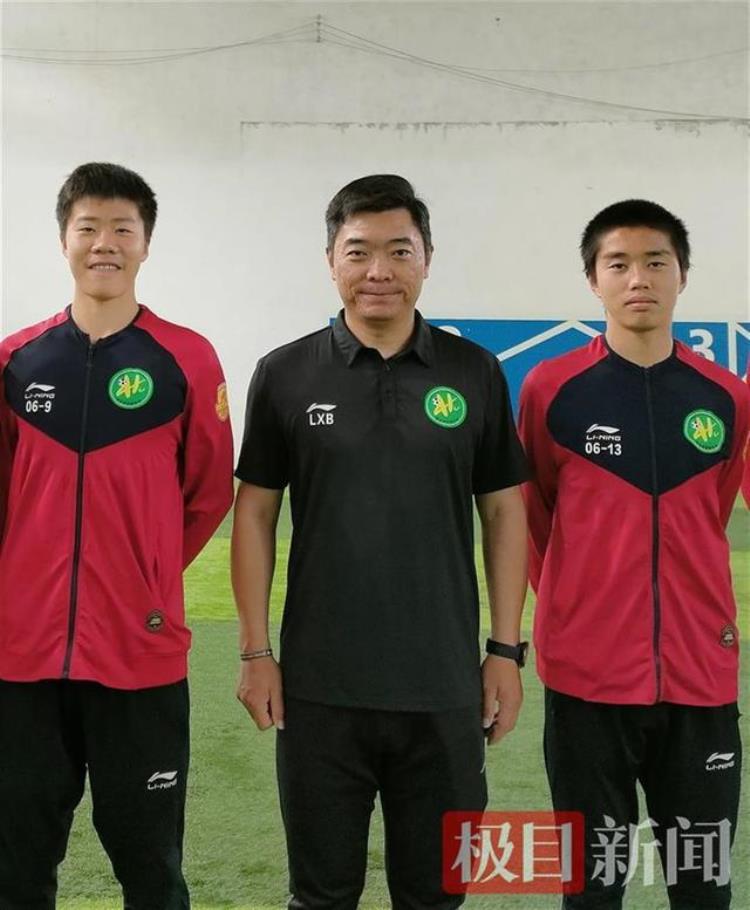 和c罗同期的中国球员「偶像都是C罗湖北足协双胞胎兄弟携手迈入国少队」