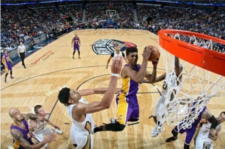 谐星打NBA靠逗比吸粉无数跟科比打嘴炮抢断队友投进绝杀