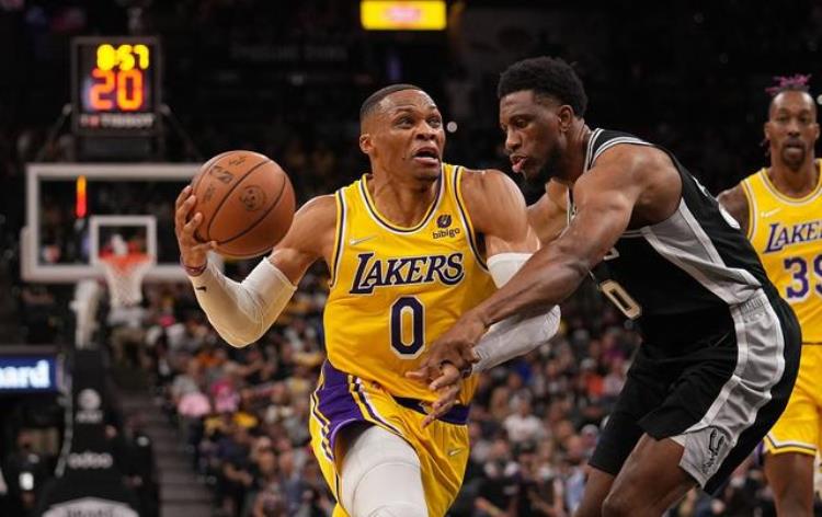 深度分析为什么NBA球员打几十分钟就累普通人能否承受得住