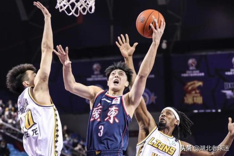 远超赵继伟和胡明轩NBA日本边缘人工资1200万代言费2000万