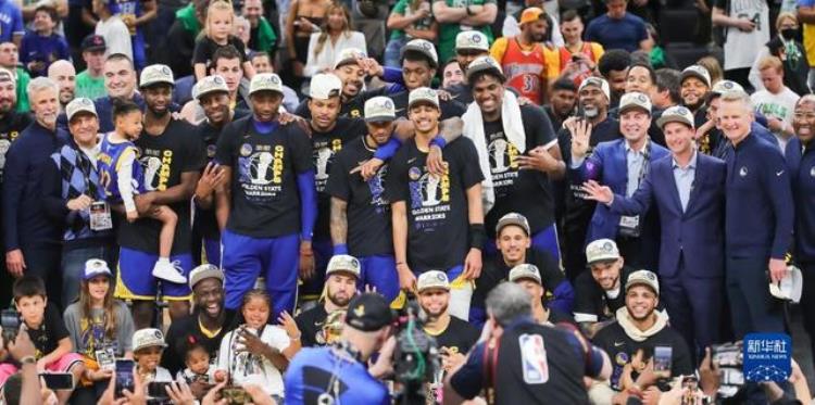 勇士nba总决赛mvp库里「NBA总决赛勇士队总比分4比2夺冠库里获得总决赛最有价值球员」