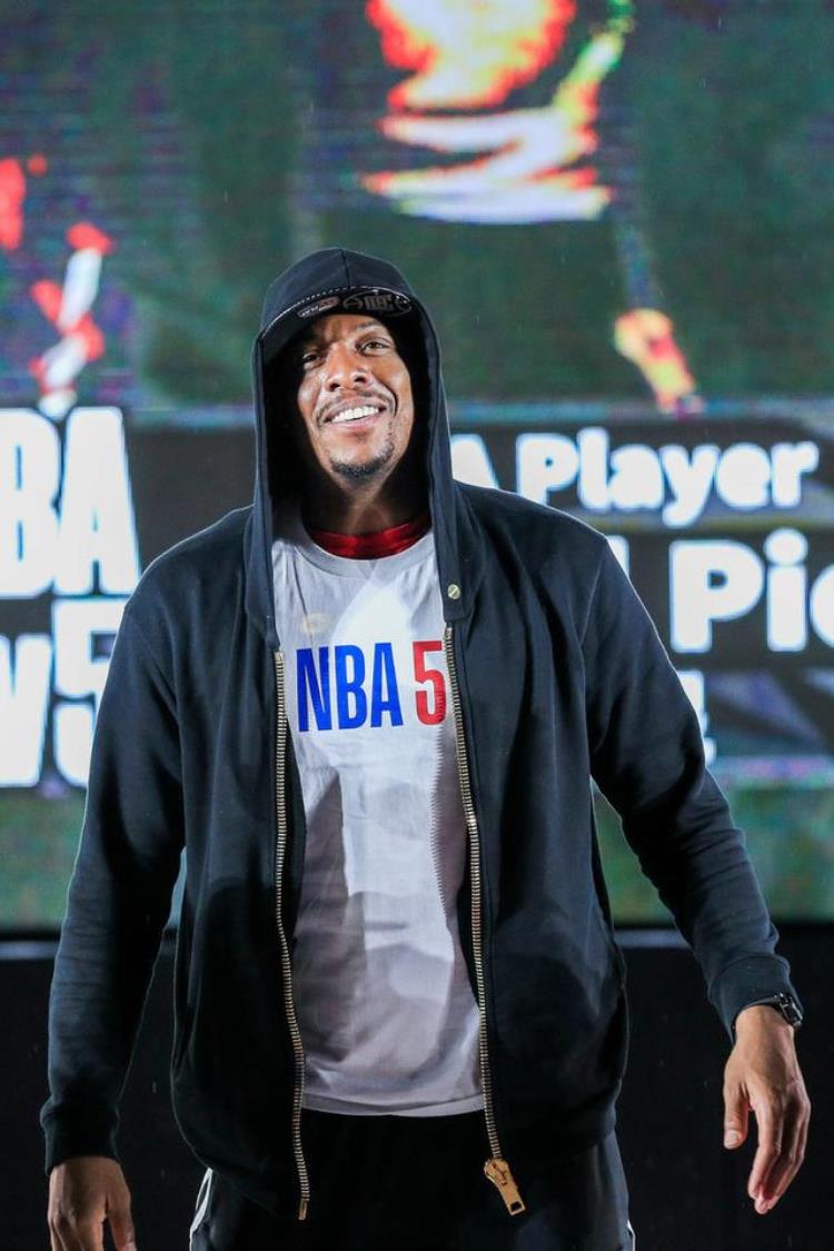 科比为什么叫曼巴黑「转载NBA球星绰号背后的故事科比为何叫黑曼巴」