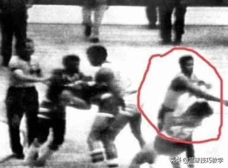 努尔基奇什么伤「NBA六大严重伤病努尔基奇断腿最后一名头颅直接被打碎了」