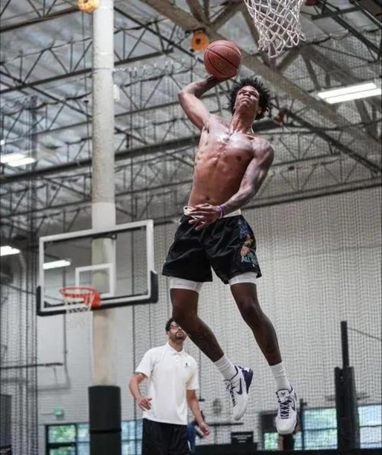 能飞善扣的奥尼尔之子为何还没参加NBA选秀这三点太影响他了