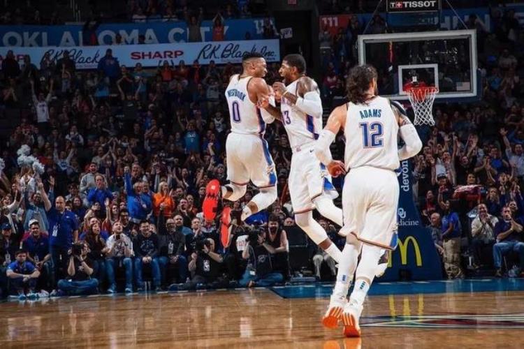 雷霆三巨头为什么失败「NBA1718赛季雷霆队豪华三巨头组合失败之原因综析」