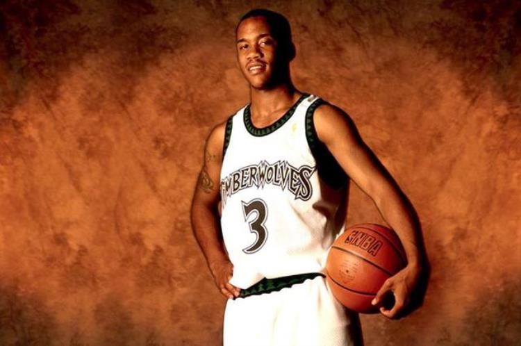 马布里在nba挣了多少钱「12年前马布里在NBA年薪2千万来CBA效力9个赛季他赚了多少钱」