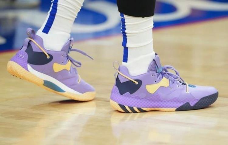 皮尔斯代言的球鞋「NBA球员上脚3大国产品牌的球鞋皮尔斯的签名鞋很经典」