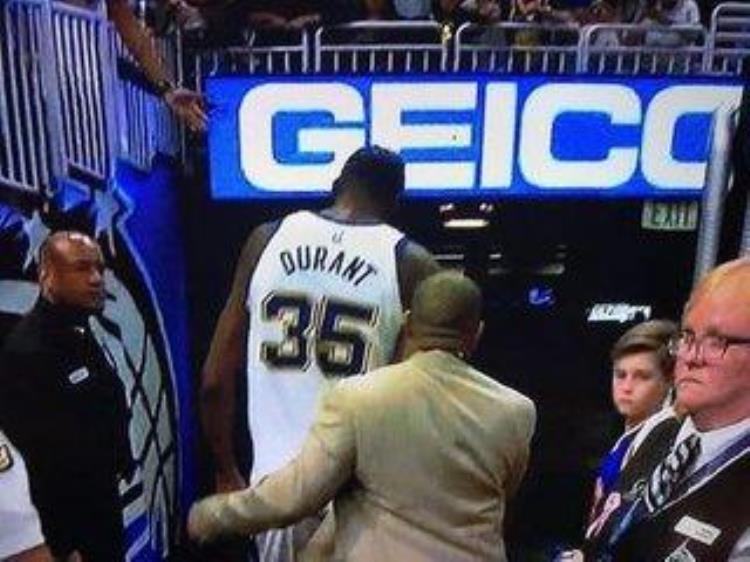 想知道在nba的赛场都是怎么骂裁判的吗「想知道在NBA的赛场都是怎么骂裁判的吗」