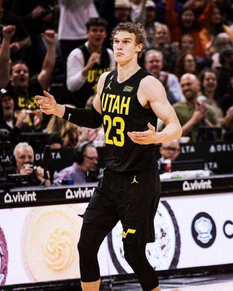 NBA最新球队战力榜:爵士第一「NBA官宣球队实力榜爵士反超雄鹿76人挤进前十湖人排名提升」