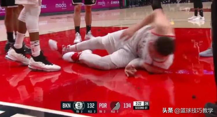 努尔基奇什么伤「NBA六大严重伤病努尔基奇断腿最后一名头颅直接被打碎了」