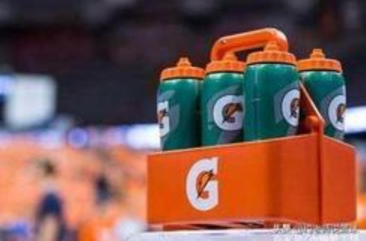 nba球员都喝的什么饮料「NBA比赛中球员喝的饮料是什么并不只是佳得乐哦」