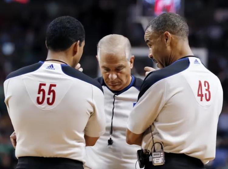 为什么越来越少人看nba「为何看NBA的人越来越少太忙是借口5个原因让比赛索然无味」