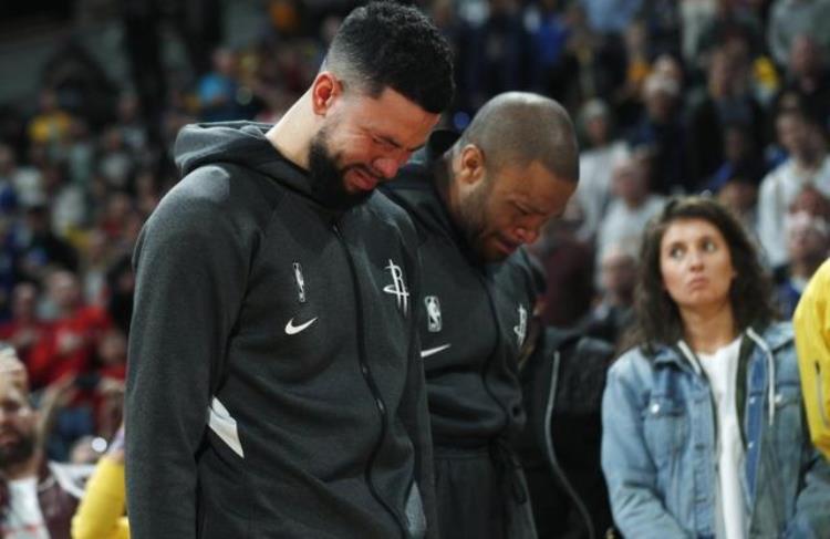 传奇球星科比突然离世震惊NBA和世界各地球迷人们沉痛悼念