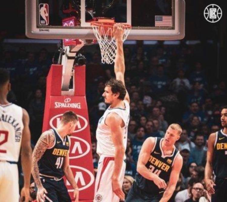 NBA之外难以看到的4种动作空中抓帽晃倒站着扣篮死亡之扣