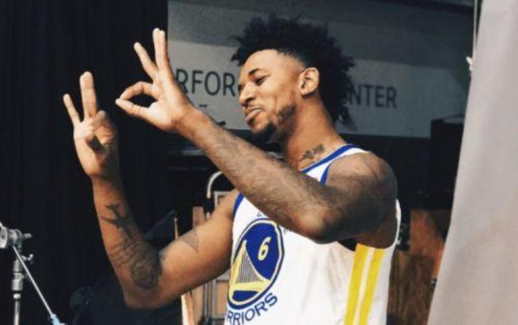 谐星打NBA靠逗比吸粉无数跟科比打嘴炮抢断队友投进绝杀