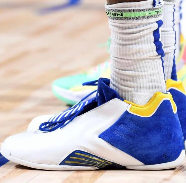 皮尔斯代言的球鞋「NBA球员上脚3大国产品牌的球鞋皮尔斯的签名鞋很经典」