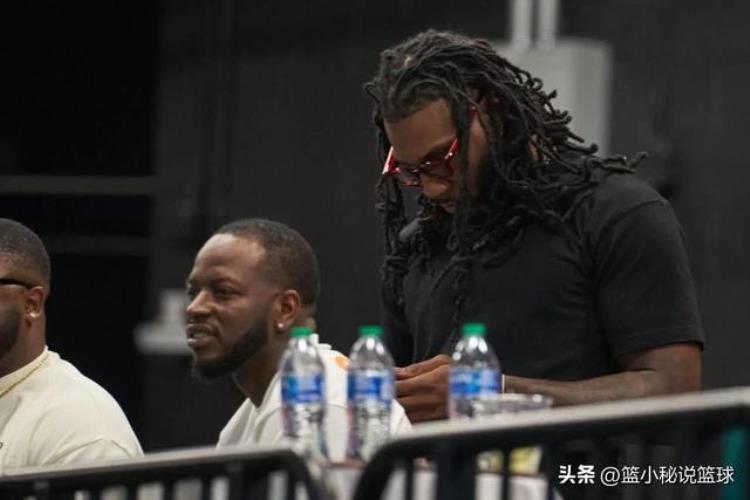 费城76人摆烂「4个球员交易建议可以让NBA费城76人队摆脱目前面临的困境」