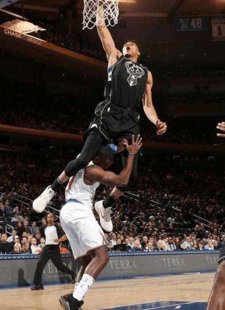 NBA之外难以看到的4种动作空中抓帽晃倒站着扣篮死亡之扣