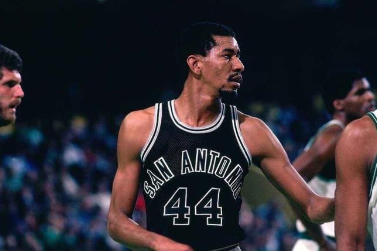 竹竿型的得分王极具特色的个人进攻单场轰下70分的NBA鬼才