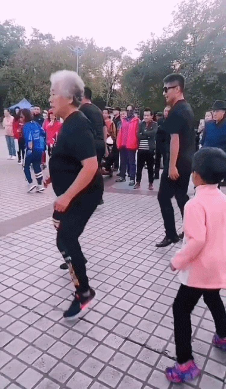 冬奥会开幕式的热场节目竟是30分钟的广场舞「冬奥会开幕式的热场节目竟是30分钟的广场舞」