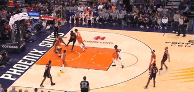 兰德尔打裁判「冲突推搡裁判兰德尔被NBA重罚他不配当球队老大」