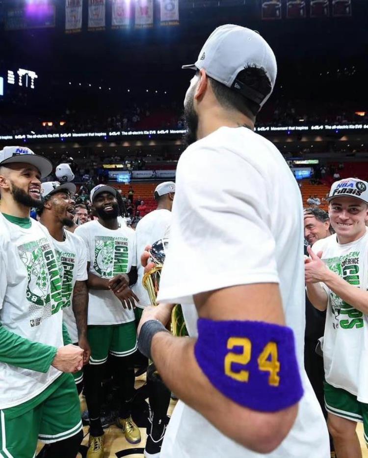最贵54万一张NBA票价打破75年纪录库里人气高科比门徒吸粉