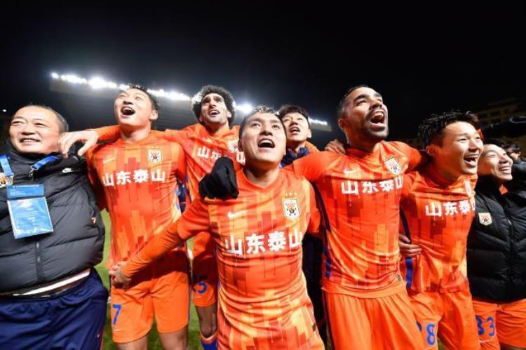 2021年关于足球的新闻「2021中国足球十大新闻李铁争议中下课泰山圆梦」