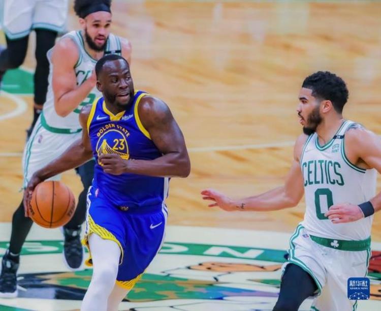 勇士nba总决赛mvp库里「NBA总决赛勇士队总比分4比2夺冠库里获得总决赛最有价值球员」