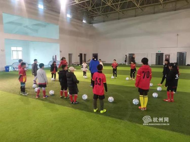 2021杭州市青少年足球冬令营开营这次进行分组细化杜绝以大打小情况
