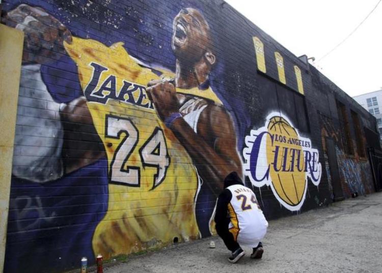 传奇球星科比突然离世震惊NBA和世界各地球迷人们沉痛悼念