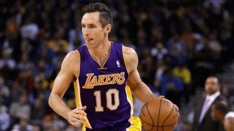 为什么罚球要摸鞋底「NBA球员在罚球时为什么总是会摸鞋底这里面的学问大着呢」