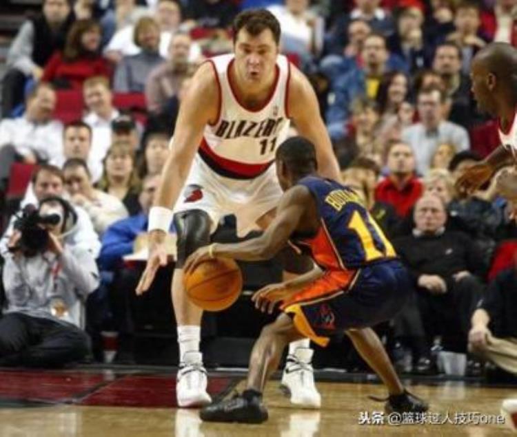 nba矮子强盗「NBA历史最矮的球员被人称为强盗身高160比213抢板还多」