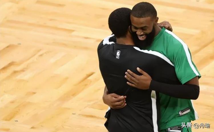 勇士被快船31分逆转「今日NBA勇士被狂屠45分快船挑落西部第一绿军9连胜终结」