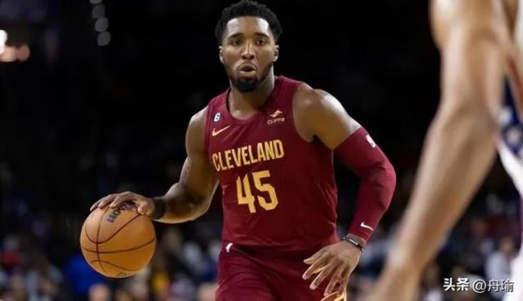 勇士被快船31分逆转「今日NBA勇士被狂屠45分快船挑落西部第一绿军9连胜终结」