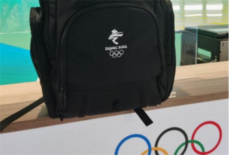 北京奥运会的媒体包外国记者还在背「中国名片冬奥媒体中心仍有人背2008奥运会的包还是外国记者」