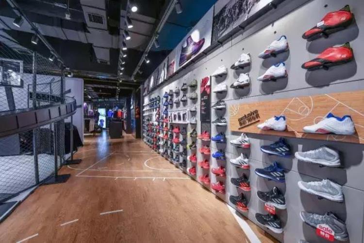 阿迪达斯篮球鞋专卖店「听说阿迪达斯中国区最大的篮球专营店在成都搞事情」