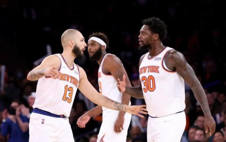 兰德尔打裁判「冲突推搡裁判兰德尔被NBA重罚他不配当球队老大」
