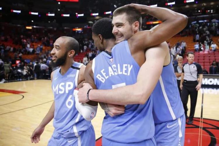 NBA流浪汉1年换6队恭喜了新的FMVP诞生