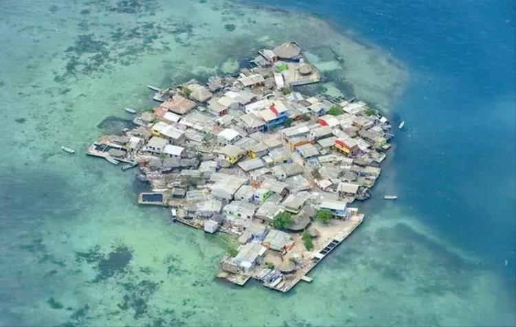 世界上最拥挤的岛屿「全球最拥挤的岛屿不到半个球场挤满1000人人们还挤破头想上岛」