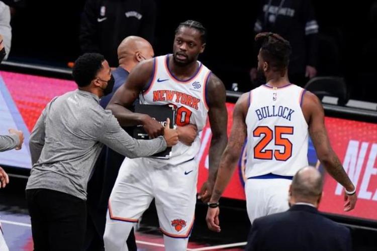 兰德尔打裁判「冲突推搡裁判兰德尔被NBA重罚他不配当球队老大」