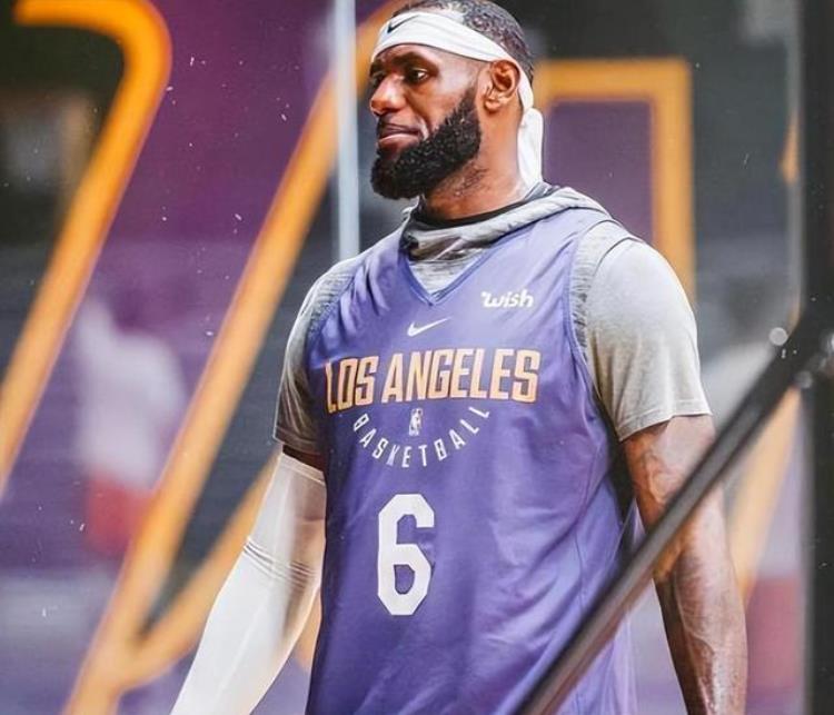 nba禁用黑色面罩「NBA禁止过的五大装备黑色面具因詹姆斯被禁乔丹AJ1因被禁大赚」