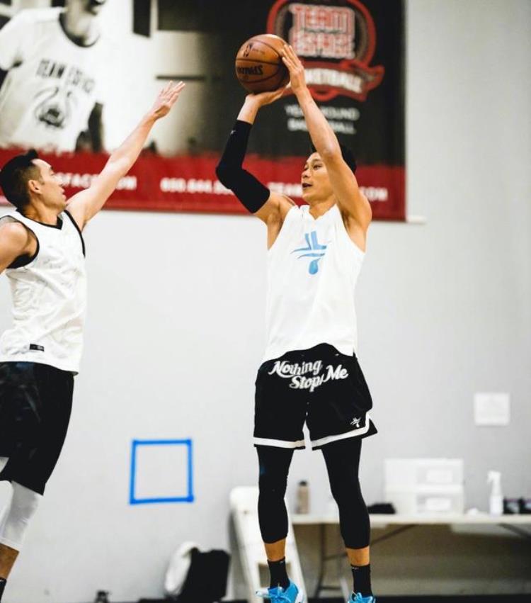 从坐2年冷板凳到变NBA神话周杰伦也成粉丝林书豪经历了什么
