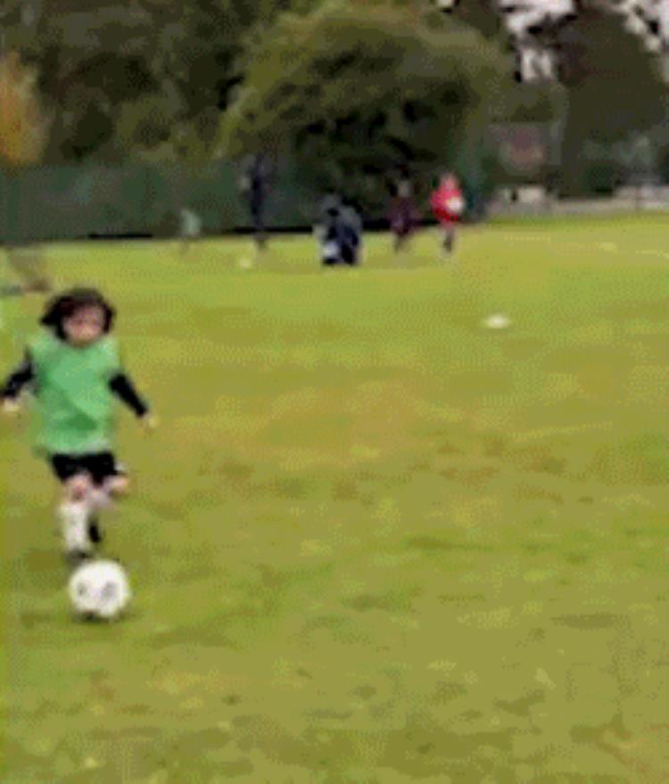5岁萌娃被阿森纳预定球技非凡远超同龄人被誉为小梅西