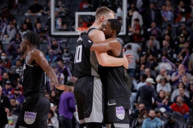 NBA26连败「时隔6514天终于拿到6连胜NBA第一烂队翻身了」