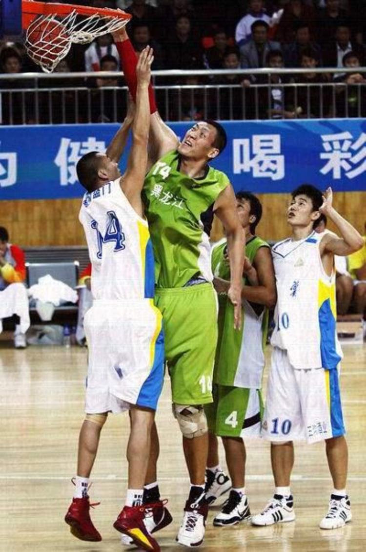 NBA之外难以看到的4种动作空中抓帽晃倒站着扣篮死亡之扣