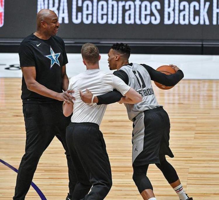 深度分析为什么NBA球员打几十分钟就累普通人能否承受得住