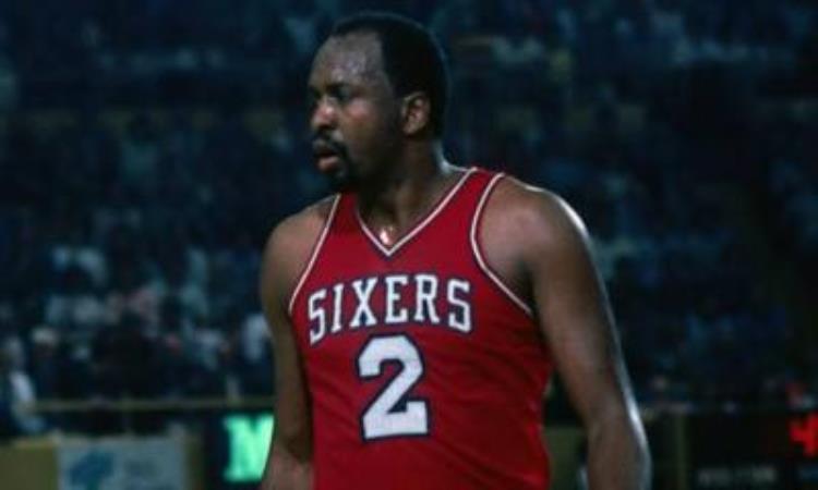nba勇士球员所有年薪「孤独勇士马龙19年的NBA生涯他一共赚到多少薪金」
